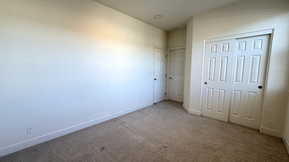 Building Photo - 35129 11th St