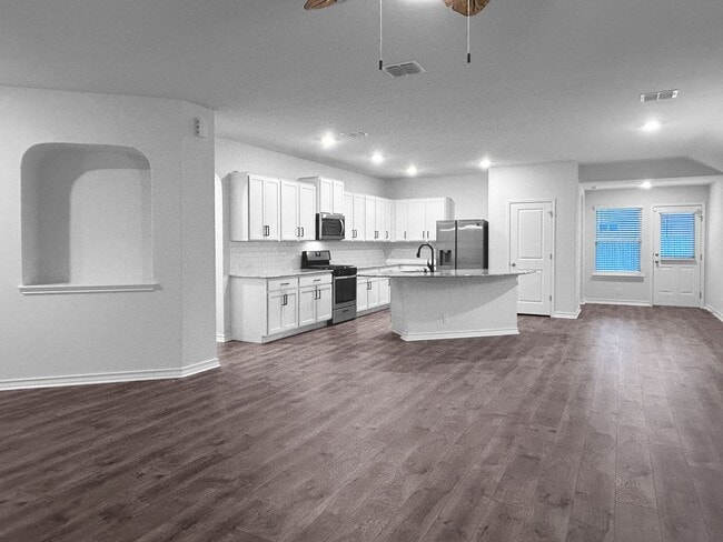 Building Photo - Spacious One Story Home Near Government Canyon