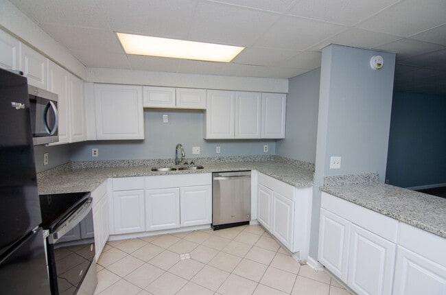 Building Photo - 1041 Harold Dr
