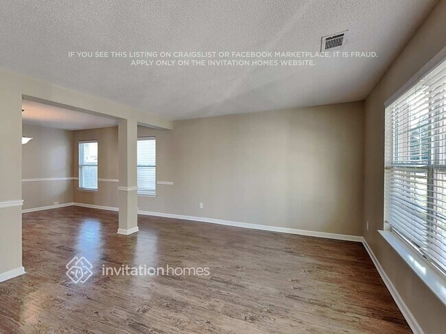 Building Photo - 3502 Rosebud Park Dr