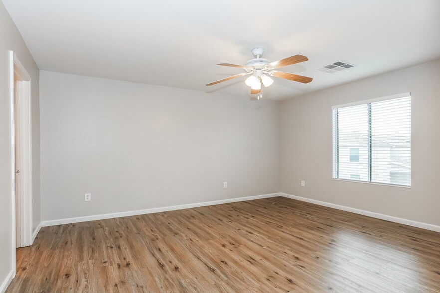 Building Photo - 7014 S 40th Ln