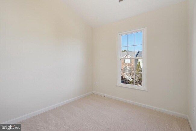 Building Photo - 7728 Effingham Square