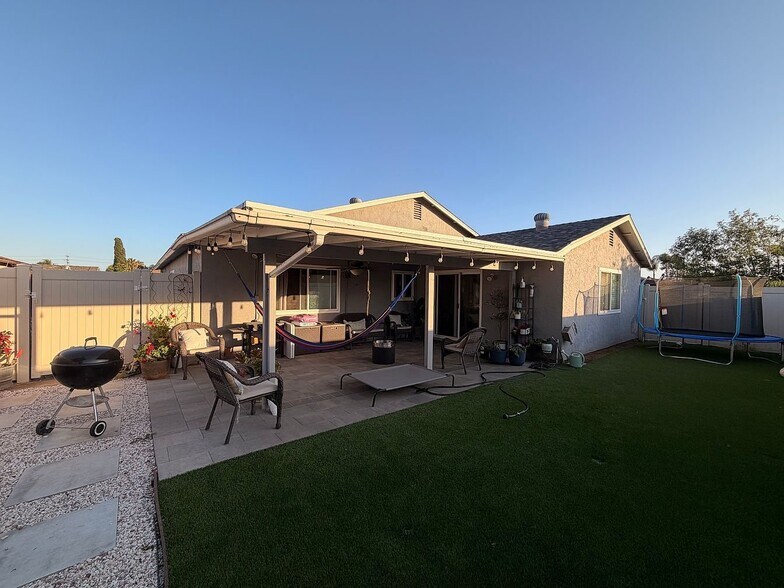 Building Photo - 1436 Pearl Pl