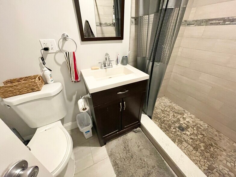 Building Photo - 800 Parker St