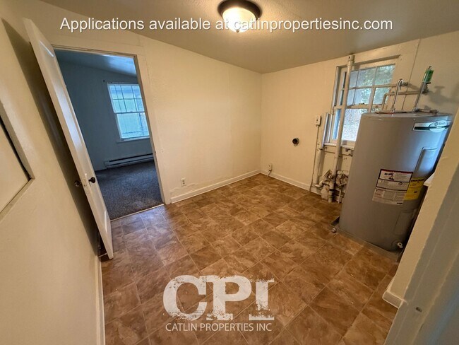 Building Photo - 332 20th Ave