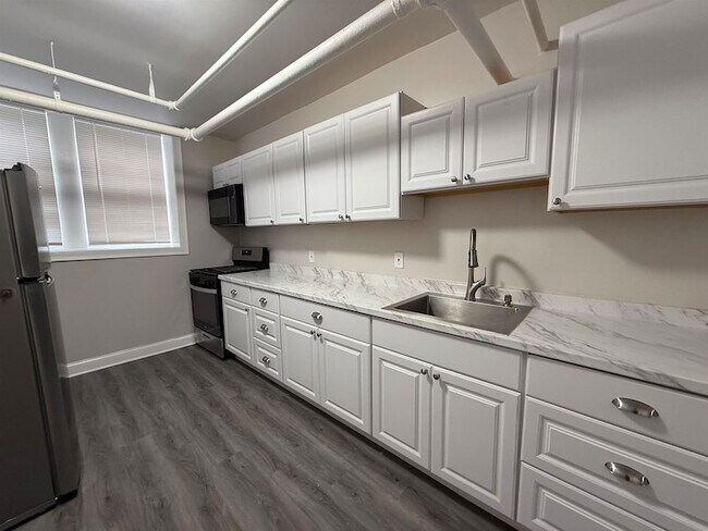 Building Photo - 546 Bergen Ave