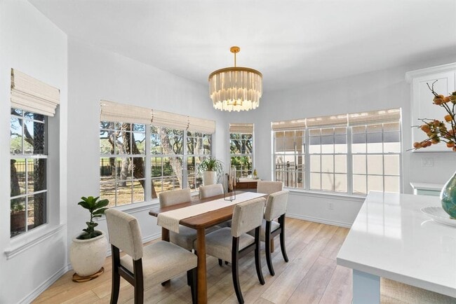 Building Photo - 113 Royal Oaks Dr