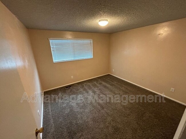 Building Photo - 817 N 470 E