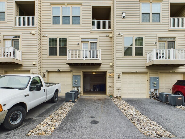 Building Photo - 6479 Jack Linton Dr S