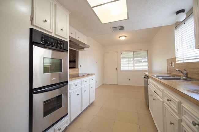 Building Photo - 7310 Westbranch Dr
