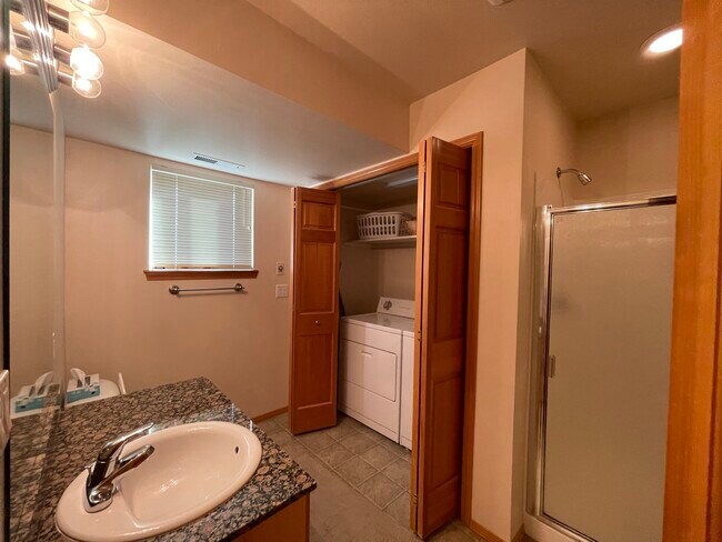 Building Photo - 221 Parkway Dr