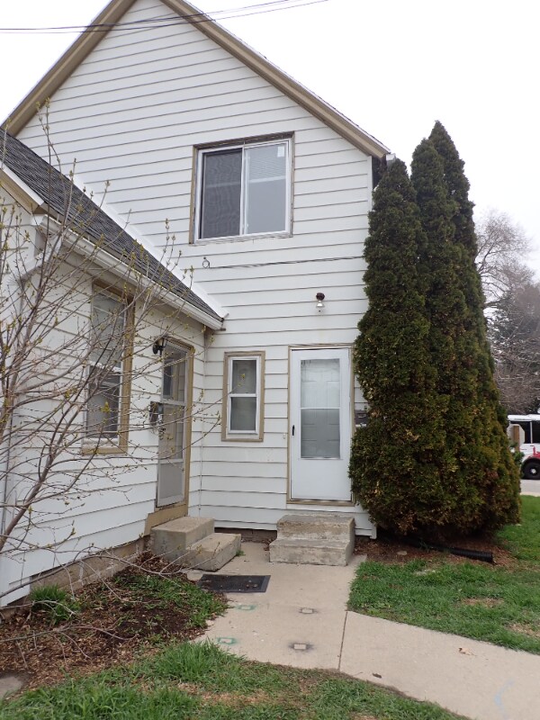 Building Photo - 3581 S Kinnickinnic Ave
