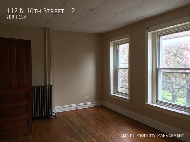 Building Photo - 2nd Floor: 2 Bedroom / 1 Bathroom Apartmen...