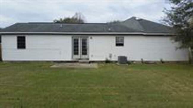 Building Photo - Cozy & Spacious 3 Bedroom Home with Garage and Private Backyard