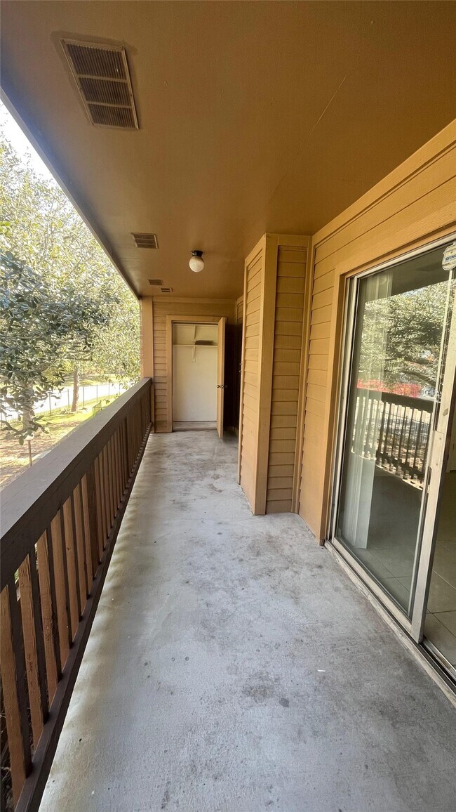 Building Photo - 10555 Turtlewood Ct