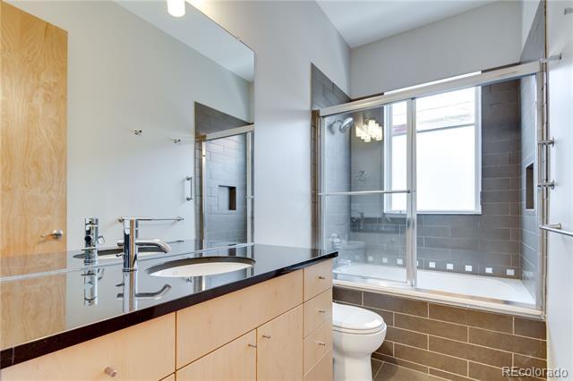 Building Photo - 2536 Glenarm Pl