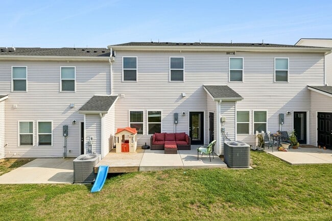 Building Photo - Beautifully maintained and now available as a rental for the very first time!