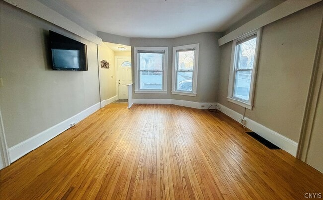 Building Photo - 1322 E Genesee St