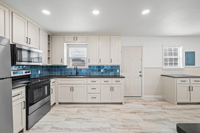 Building Photo - 4823 9th St