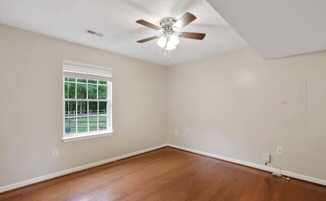 Building Photo - 5601 Skate Ct