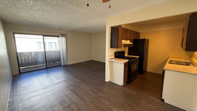 Building Photo - Completely Updated 2 Bedroom 2 Bathroom Condo in High Hollows Available NOW!