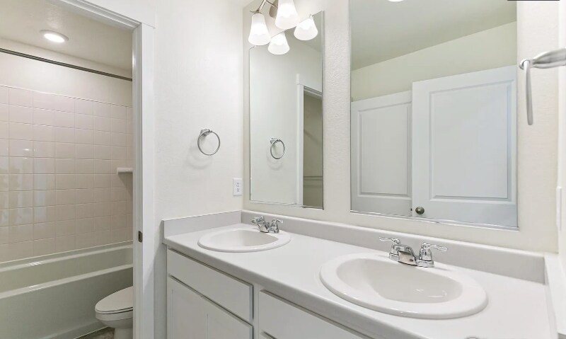 Building Photo - 9900 Biscay St