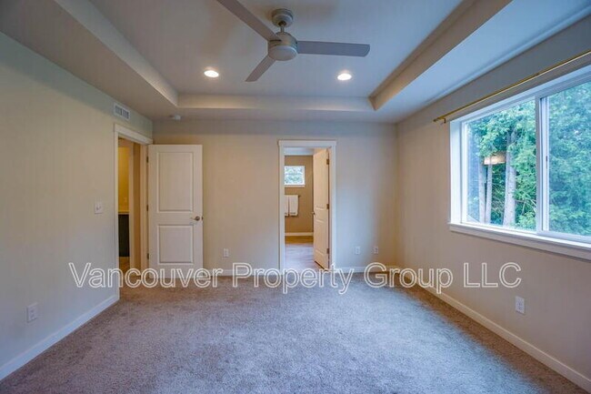 Building Photo - 2904 NE 161st Ct
