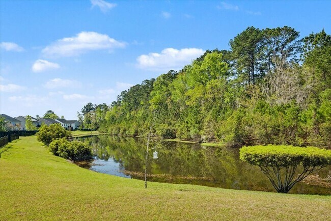 Building Photo - Stunning 5 Bed/3.5 Bath Home in Buckhead East