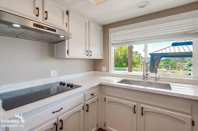 Building Photo - Updated 4Bdm 3Ba Home with Spectacular Vie...