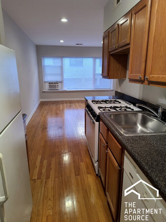 Building Photo - 6535 N Mozart St