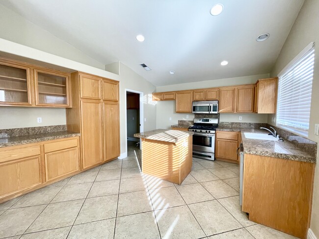 Building Photo - 79289 Paseo Del Rey