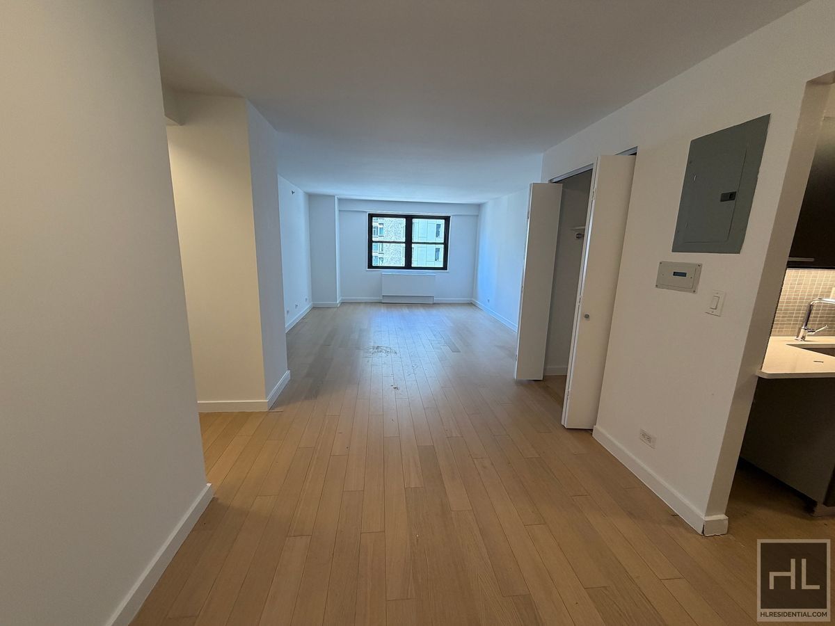 Building Photo - East 39th Street