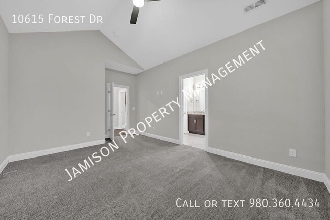 Building Photo - 10615 Forest Dr