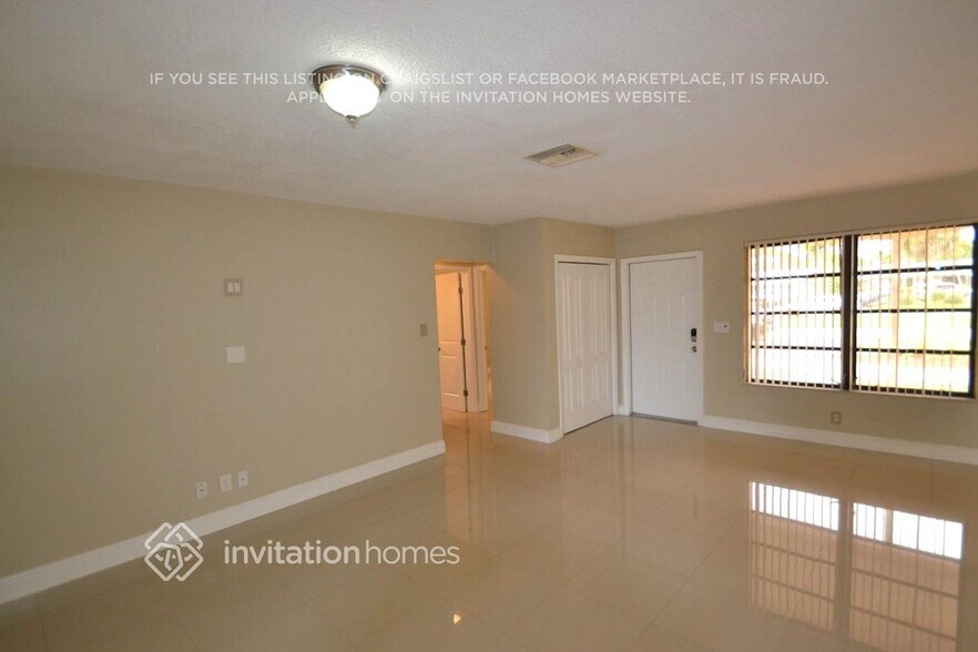 Building Photo - 4015 W Park Rd