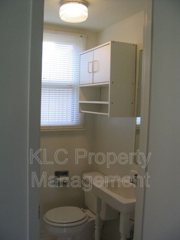 Building Photo - 627 3rd St