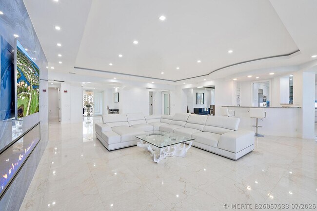 Building Photo - 2070 N Ocean Blvd