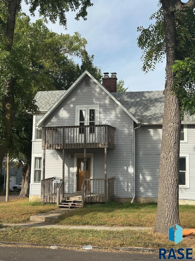Building Photo - 427 S Prairie Ave