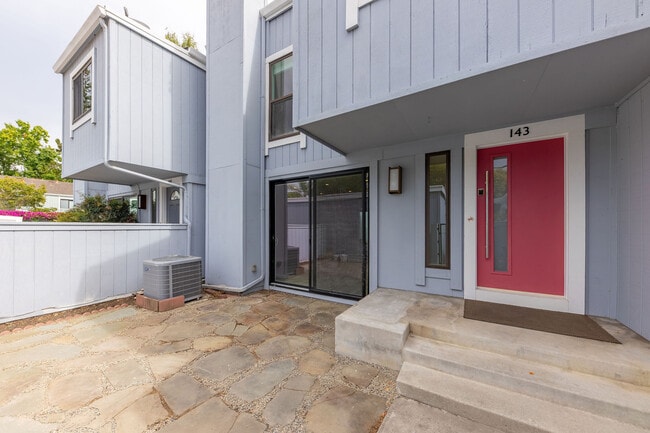 Building Photo - 143 Ortega Ave