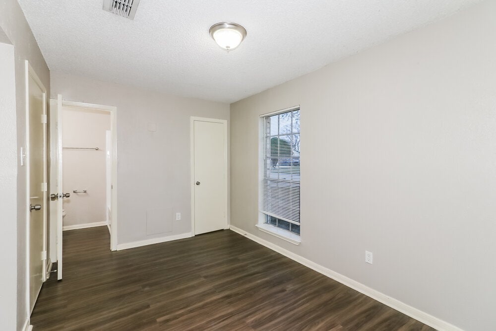 Building Photo - 7218 Wren Cir