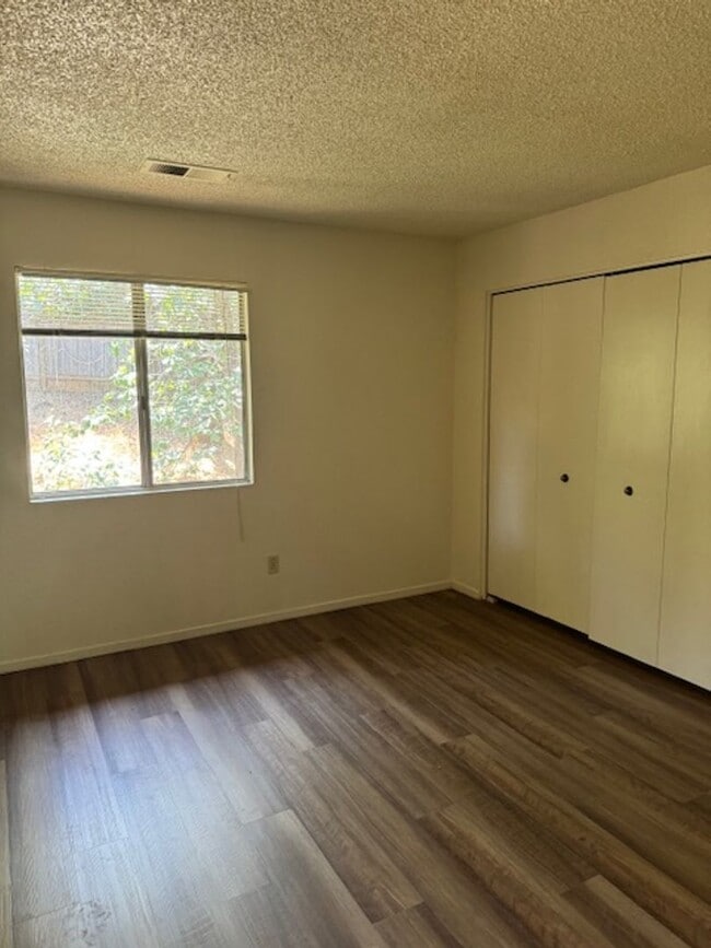 Building Photo - 1801 Conifer Way