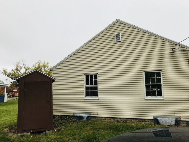 Building Photo - 1913 Benham
