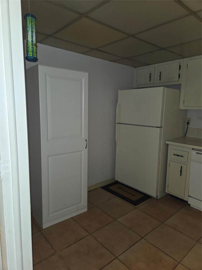 Building Photo - 4158 Inverrary Dr