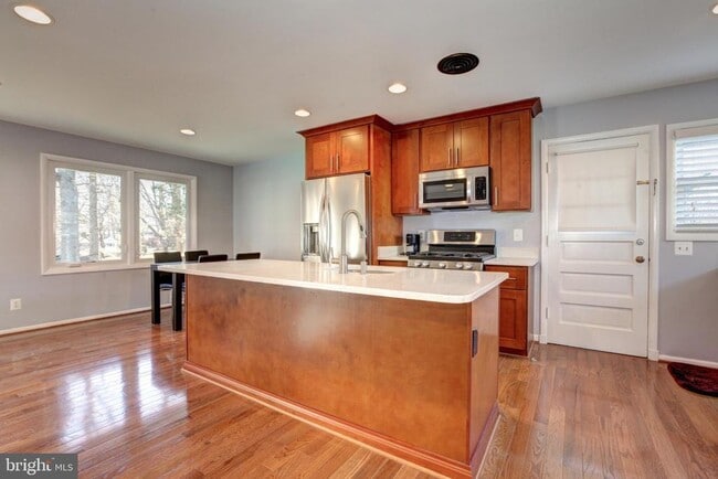 Primary Photo - 601 Delano Dr SE