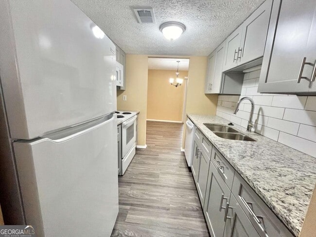 Building Photo - 6418 Meadow Rue Dr