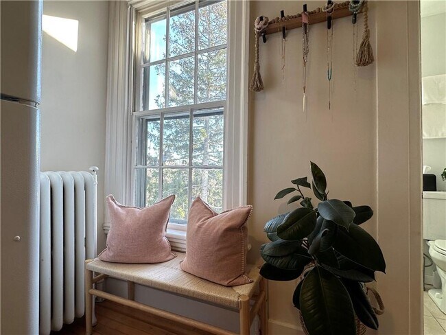 Building Photo - 5 Record St