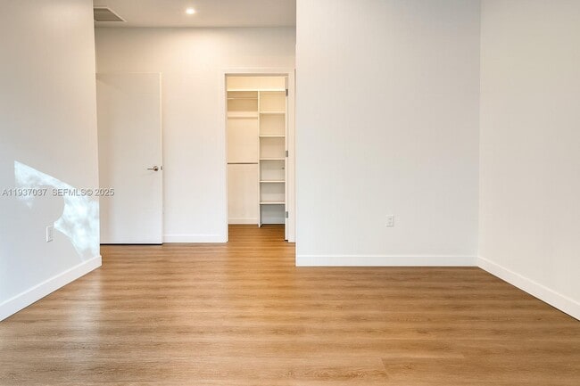 Building Photo - 1950 Fletcher St