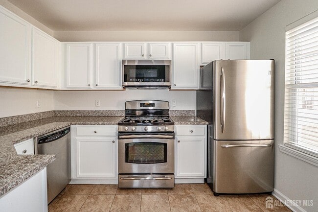 Building Photo - 105 Adamecs Way