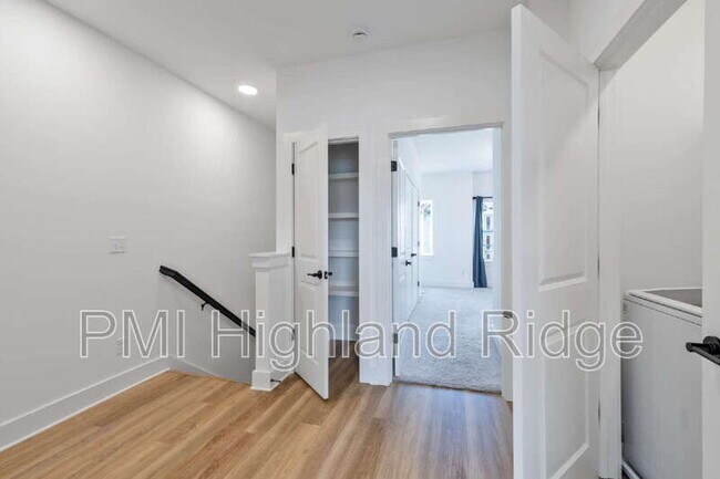 Building Photo - 700 N Dupont Ave