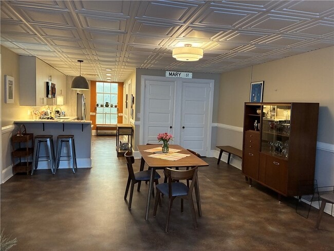 Building Photo - 136 E State St