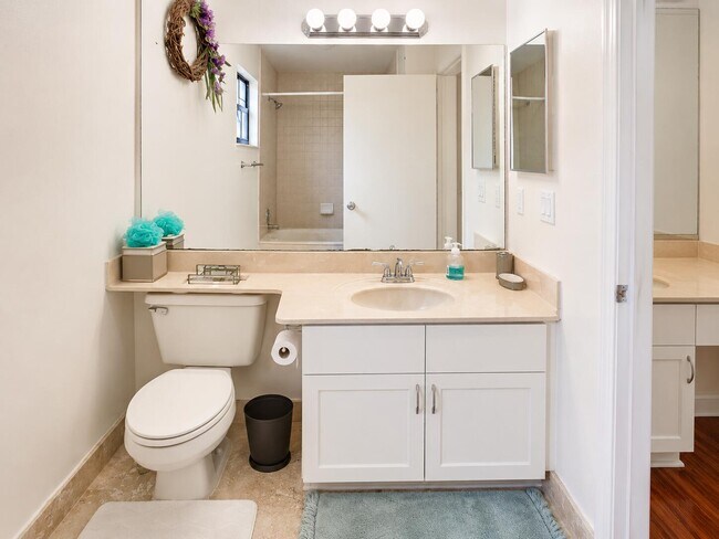 Building Photo - 1710 Shoreside Cir